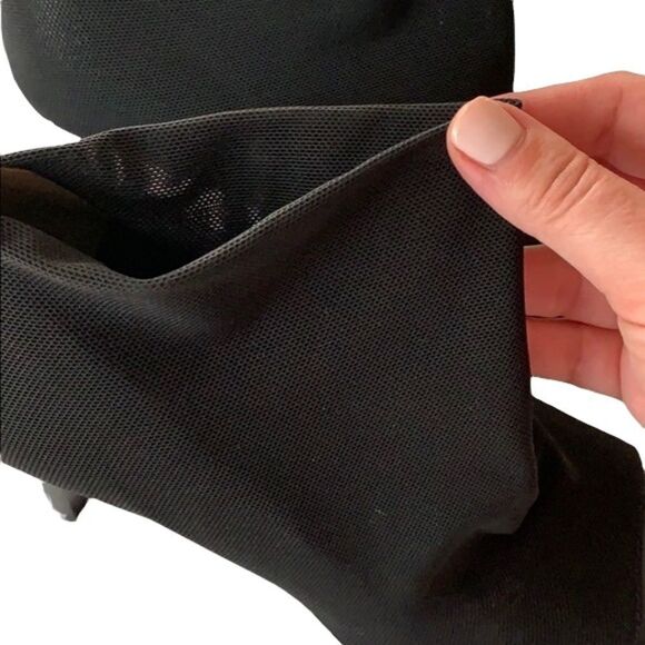 TAHARI Kelsi Peep Toe Ankle Bootie Heels Black 7.5 - Picture 4 of 16